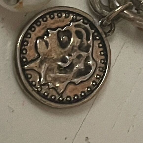 7.5” silver tone bracelet 4 simulated pearl charms 2 heart charms 2 medallions - Picture 4 of 9